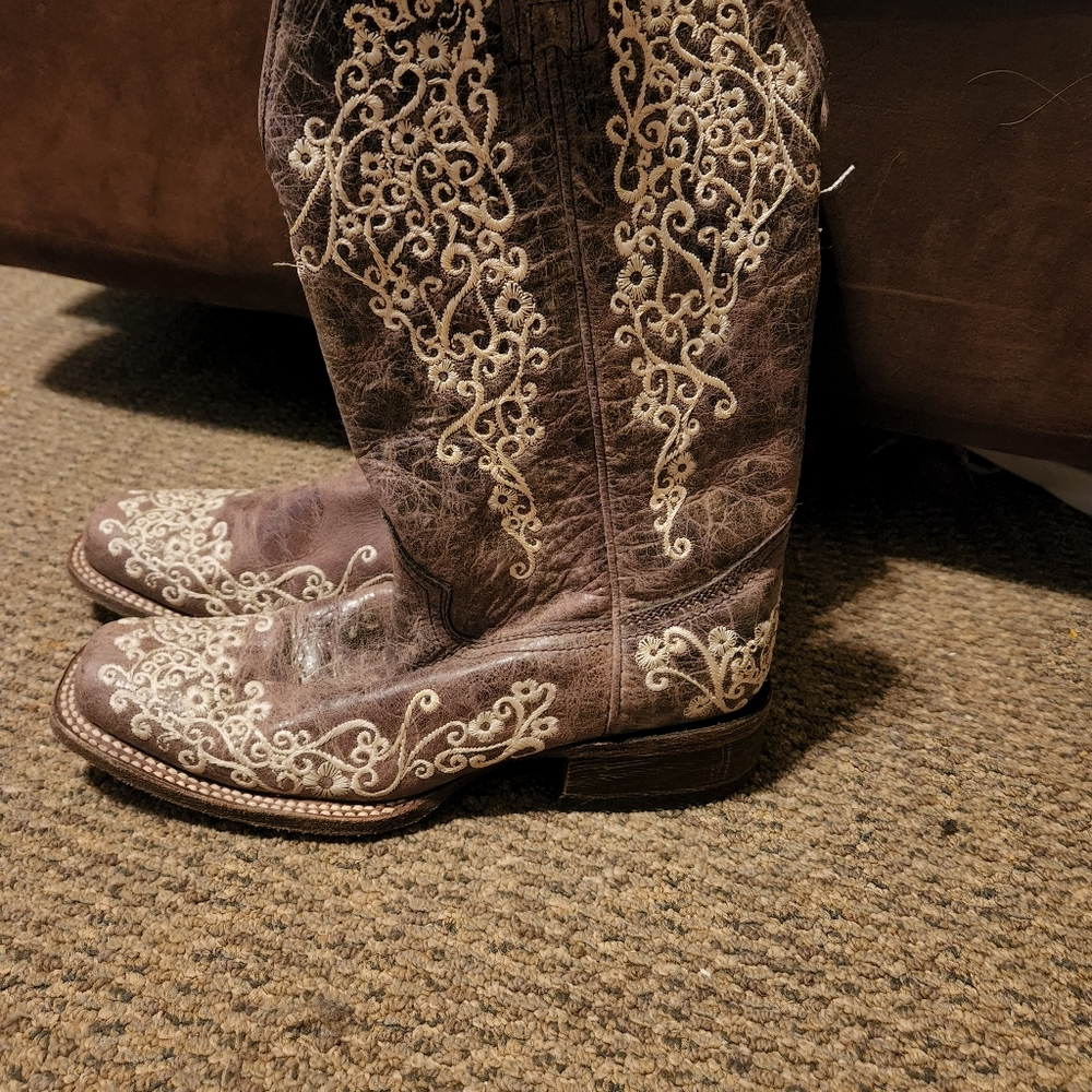Women's cowboy boots